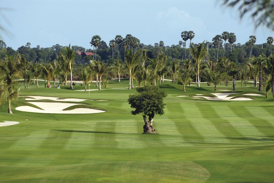 attraction-Cambodia Golf & Country Club Kampong Speu 2.jpg